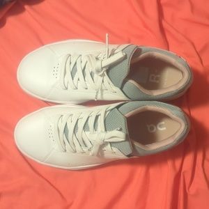 On Clouds: the Roger, women's 9.5, white